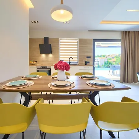 Unique With Private Pool Apartment *