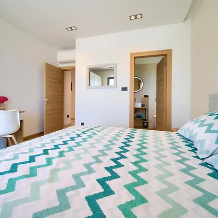 Apartment Unique With Private Pool Krk Town