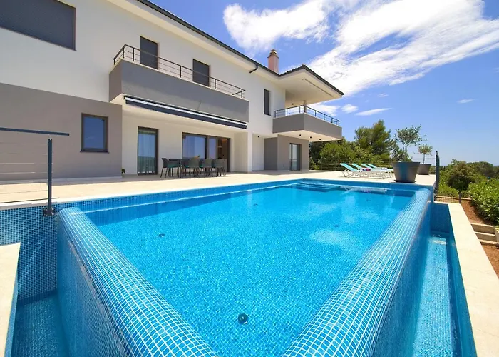 Unique With Private Pool Apartman