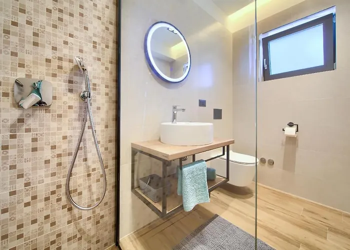 Unique With Private Pool Krk Town