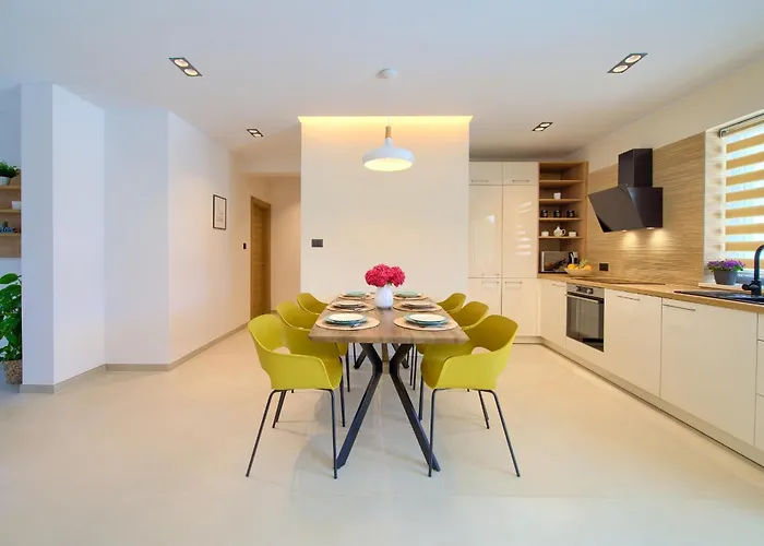 Unique With Private Pool Apartman *