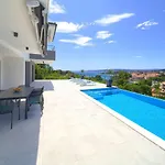 Unique With Private Pool Apartamento Krk Town