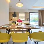 Unique With Private Pool Apartamento *